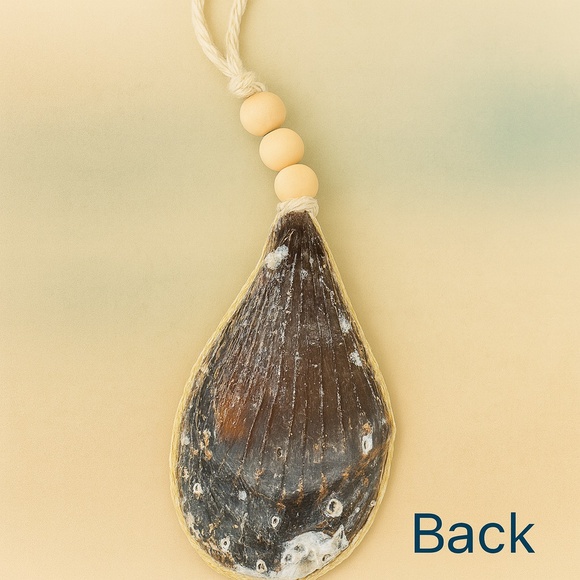 Handmade Gold Flamingo Pen Shell Ornament - Picture 2 of 2